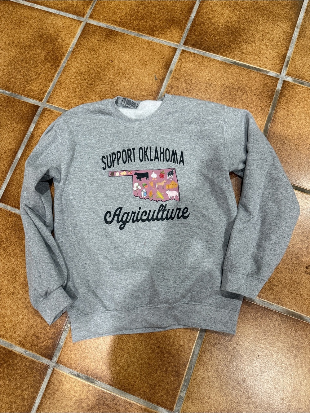 Wandering Maverick Gray Crewneck Sweatshirt with Oklahoma State Graphic
